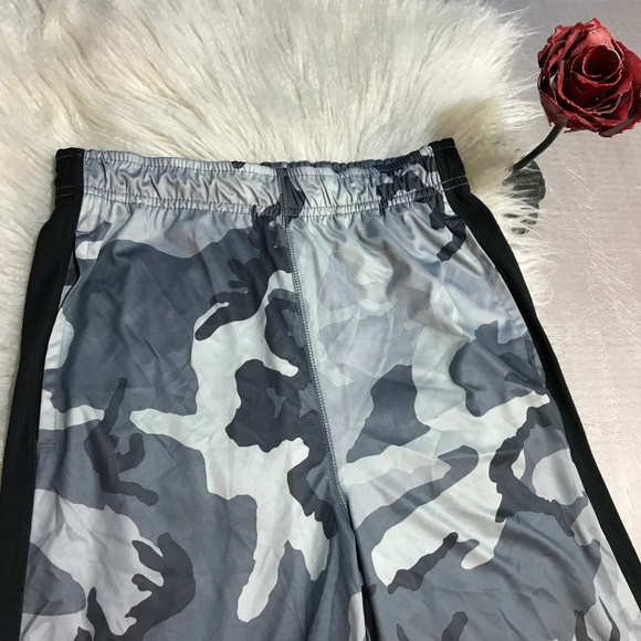 Nike Dry Fit camouflage gym shorts side pockets - Picture 4 of 4